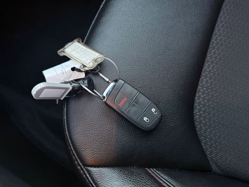 Used 2025 Jeep Compass Trailhawk image 25