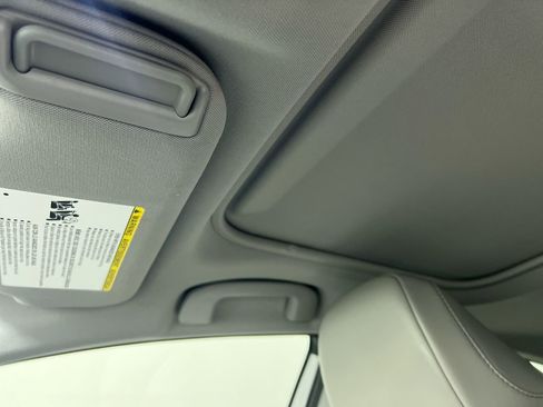 Used 2023 Toyota Camry SE image 19