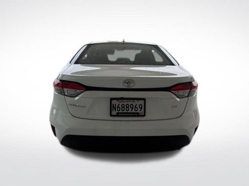 Used 2026 Toyota Corolla LE FWD image 4