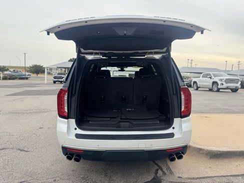 Used 2021 GMC Yukon Denali w/ Denali Premium Package image 6