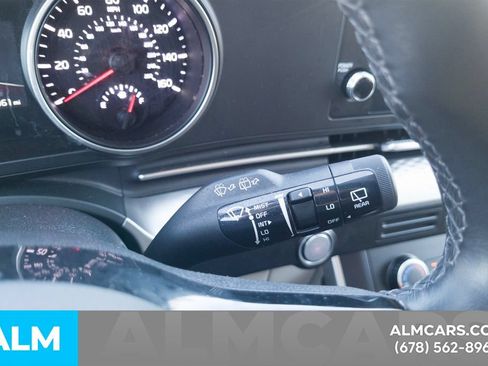 Used 2024 Kia Carnival LX FWD image 30