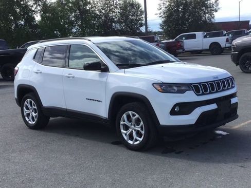 Certified 2024 Jeep Compass Latitude image 2