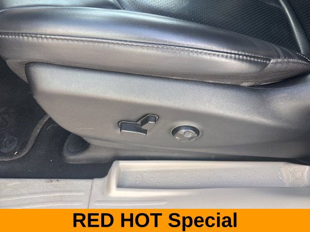 Used 2023 Chrysler Pacifica Touring-L FWD image 12