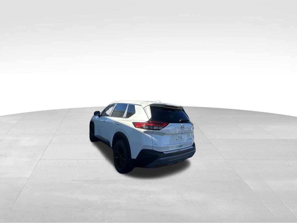 Used 2023 Nissan Rogue SV FWD image 3