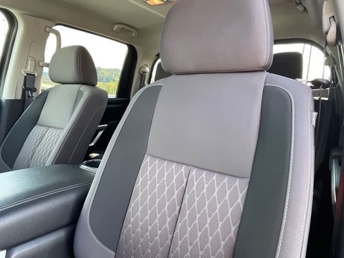 Used 2024 Nissan Titan SV w/ SV Convenience Package image 20