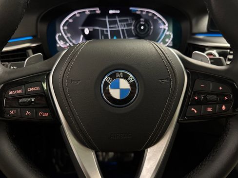 Used 2023 BMW 530e w/ Convenience Package image 17