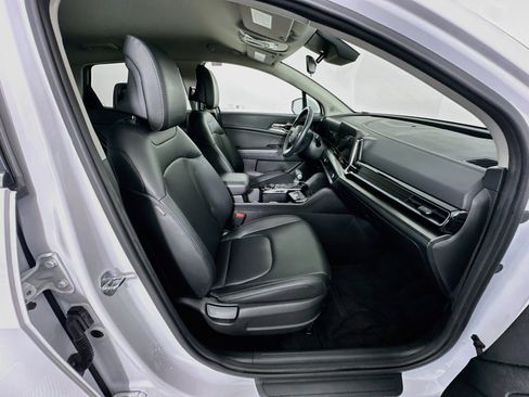 Used 2025 Kia Sportage EX FWD image 32