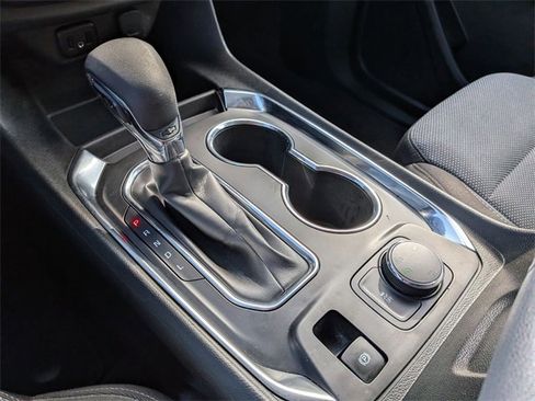 Used 2021 Chevrolet Traverse LT image 25