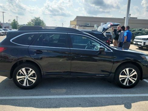Used 2018 Subaru Outback 2.5i Limited AWD/4WD image 3