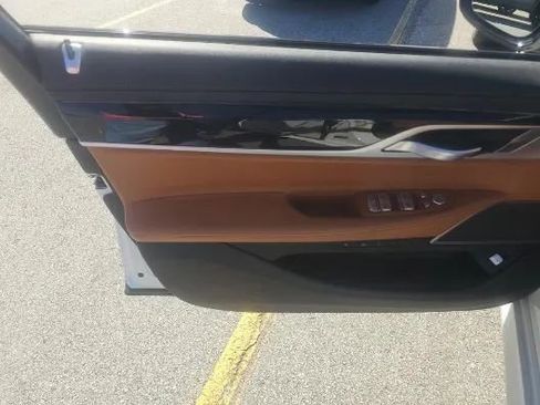 Used 2019 BMW 740i w/ M Sport Package image 11