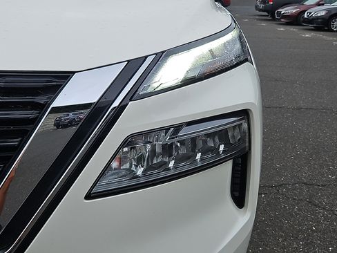 Certified 2023 Nissan Rogue SV w/ SV Premium B Package AWD/4WD image 9