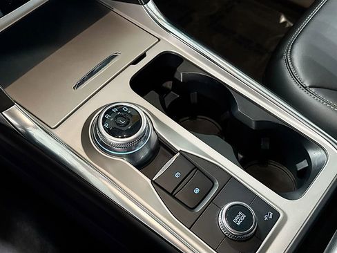 Used 2022 Ford Explorer XLT w/ Equipment Group 202A image 15