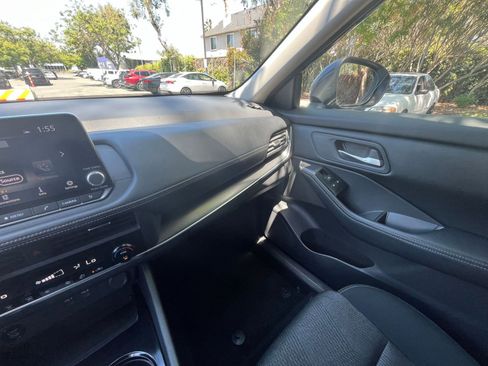 Used 2025 Nissan Rogue SV FWD image 37