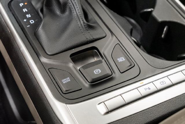 Used 2025 Kia Carnival LX FWD image 24