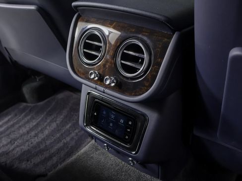 Used 2019 Bentley Bentayga AWD/4WD image 34