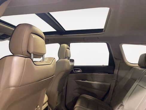 Used 2014 Jeep Grand Cherokee Overland image 16