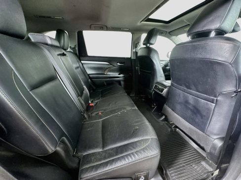 Used 2018 Toyota Highlander XLE AWD/4WD image 34