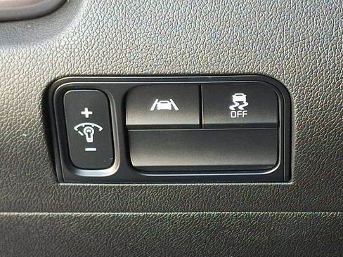 Used 2023 Kia Sorento LX image 25