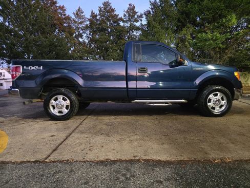 Used 2013 Ford F150 XLT w/ Mid Equipment Group image 32