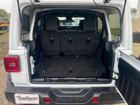 Used 2025 Jeep Wrangler Rubicon image 5
