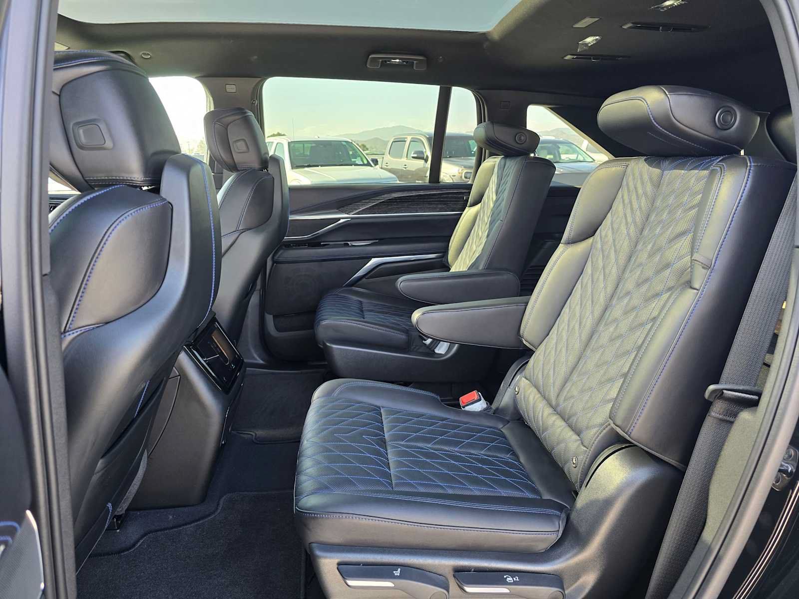 Used 2026 Cadillac Escalade IQ Luxury 1 AWD/4WD image 17