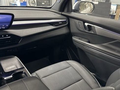 Used 2025 Buick Enclave Preferred image 30