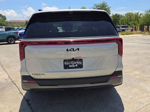New 2026 Kia Carnival SX Prestige FWD image 7