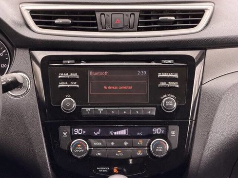 Used 2015 Nissan Rogue SV w/ SV Family Package AWD/4WD image 16