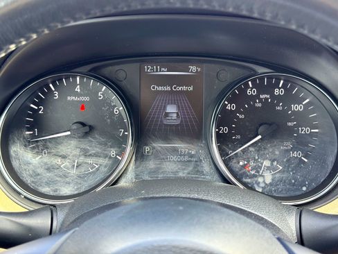 Used 2017 Nissan Rogue SV FWD image 24