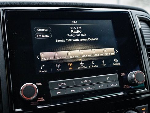 Used 2024 Nissan Titan SV w/ SV Bronze Edition Package image 28