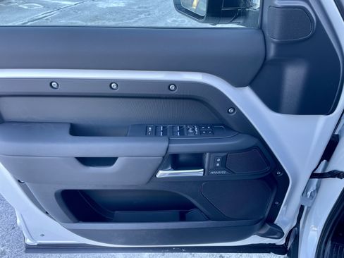 New 2026 Land Rover Defender 130 X-Dynamic SE image 12