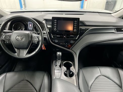 Used 2023 Toyota Camry SE image 10