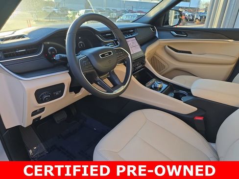 Used 2025 Jeep Grand Cherokee Limited w/ Black Appearance Package image 16