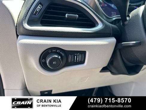 Used 2022 Chrysler Pacifica Touring-L FWD image 20