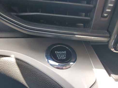 Used 2023 Ford Explorer XLT image 22