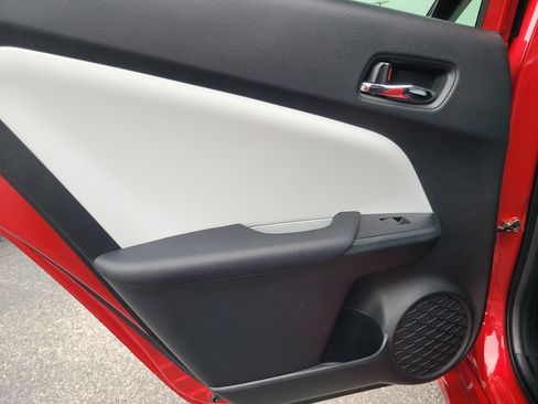Used 2022 Toyota Prius LE FWD image 10