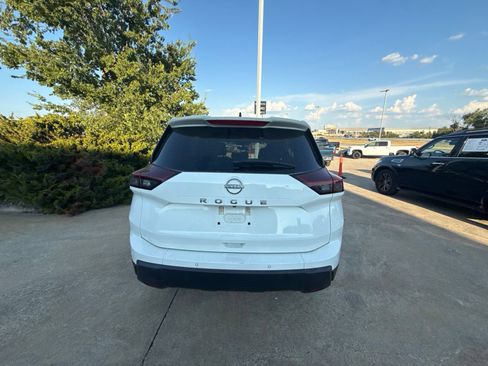 Certified 2024 Nissan Rogue S FWD image 7