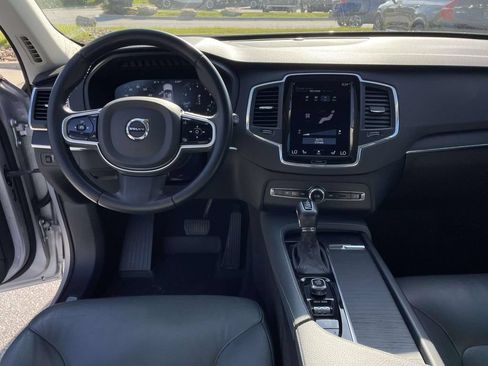 Used 2020 Volvo XC90 T6 Momentum w/ Protection Package Premier AWD/4WD image 4