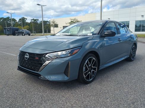 New 2025 Nissan Sentra SR w/ SR Premium Package FWD image 9