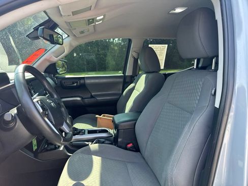 Used 2020 Toyota Tacoma SR5 AWD/4WD image 11