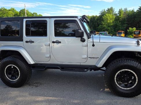 Used 2010 Jeep Wrangler Unlimited Sahara w/ Dual Top Group AWD/4WD image 20