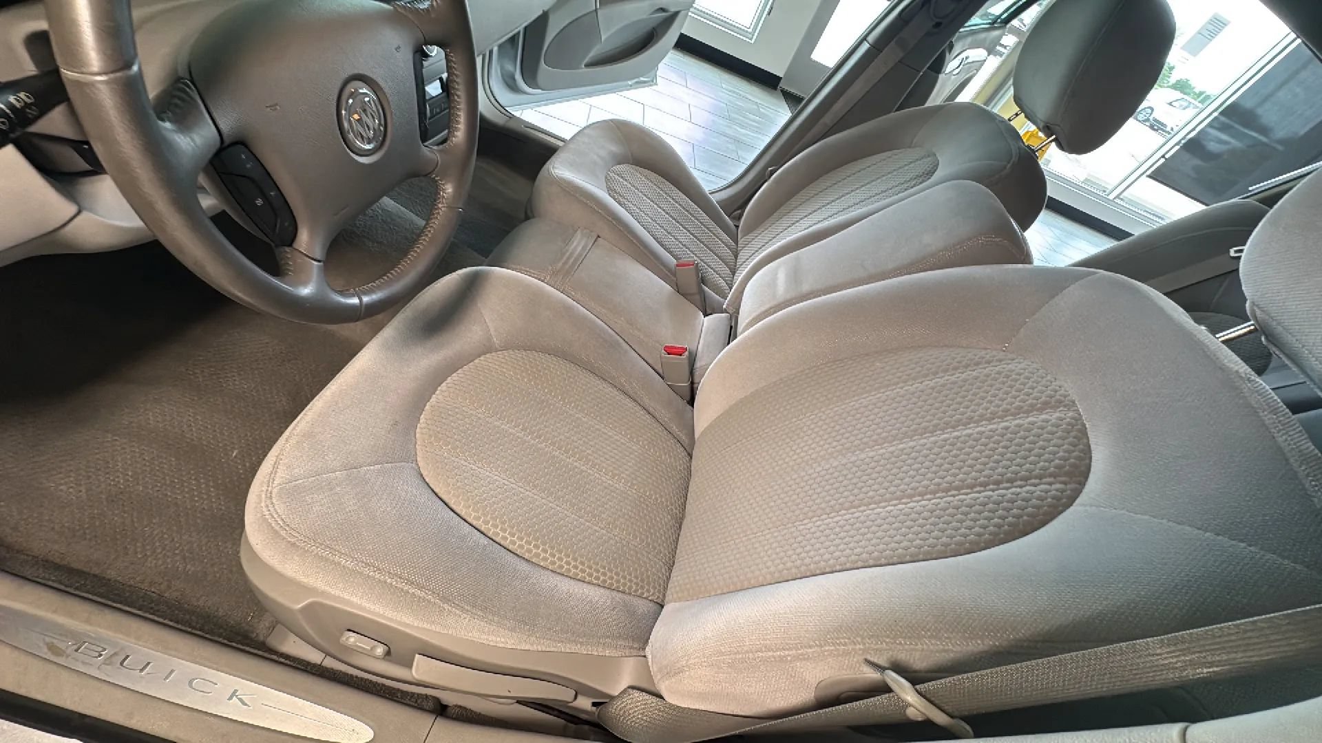 Used 2010 Buick Lucerne CX FWD image 28