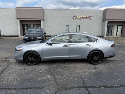 Used 2024 Honda Accord Touring image 9