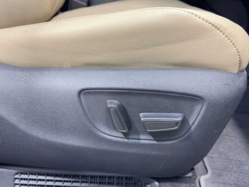 Used 2021 Toyota Sienna Limited FWD image 14