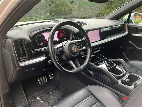 Used 2024 Porsche Cayenne S AWD/4WD image 18