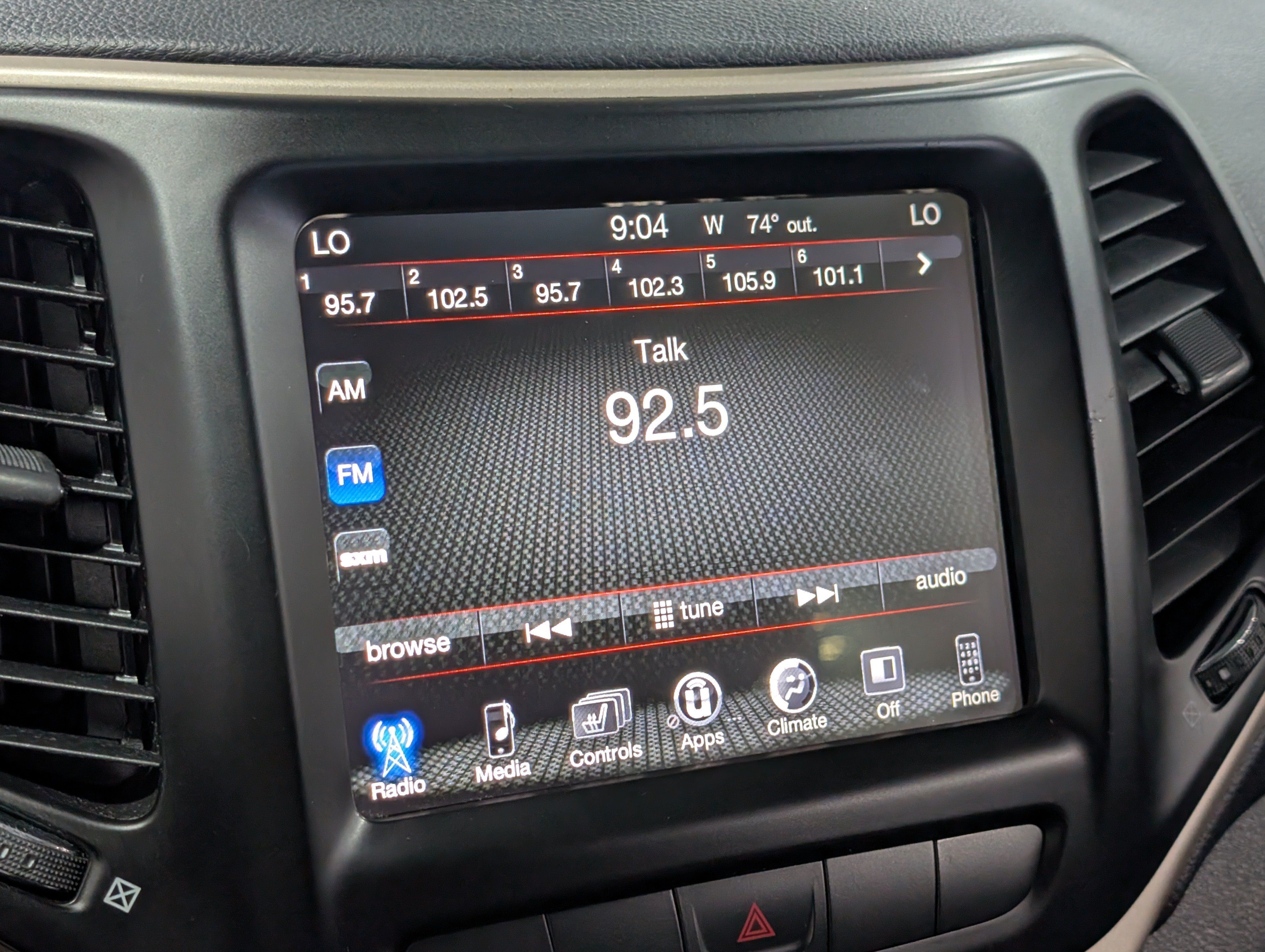 Used 2015 Jeep Cherokee Limited AWD/4WD image 16