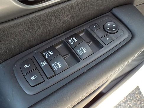 New 2026 Chrysler Pacifica Select image 16