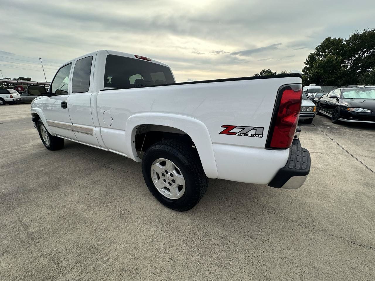 Used 2004 Chevrolet Silverado 1500 4x4 Extended Cab w/ Z71 Convenience Package 2 image 4