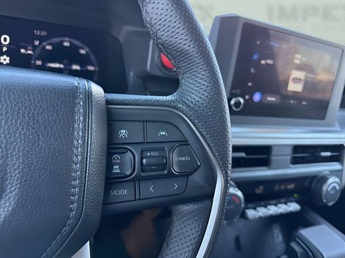 Used 2025 Toyota Tacoma TRD Sport AWD/4WD image 16