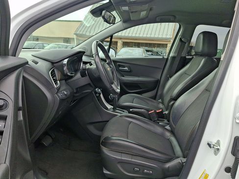 Used 2018 Chevrolet Trax LT w/ LT Convenience Package image 13